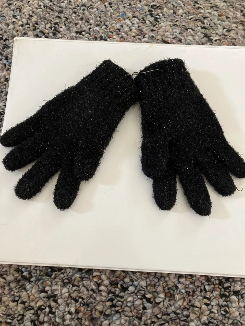 NWOT Disney Mickey and Minnie Kids’ Gloves